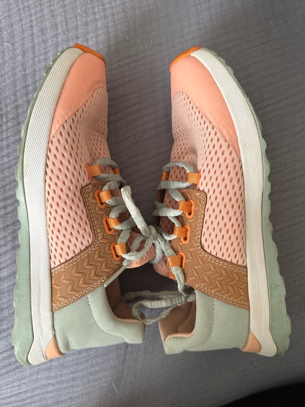 OluKai Wailuku Peach Swell Women’s Sneakers – Size 7 Medium